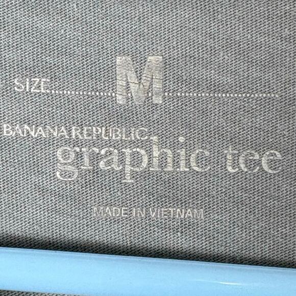 Banana Republic Size M V-Neck Graphic Tee Gray Kraken Octopus Design Hipster - Picture 6 of 6